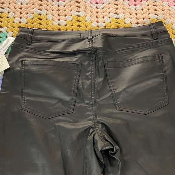 Nwt new Eloquii Denim Black Faux Leather Coated Pants skinny stretch Size 16 - Picture 10 of 10